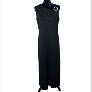 #450 (House of Shroyers) Black Sleeveless Evening Gown - Size 14W